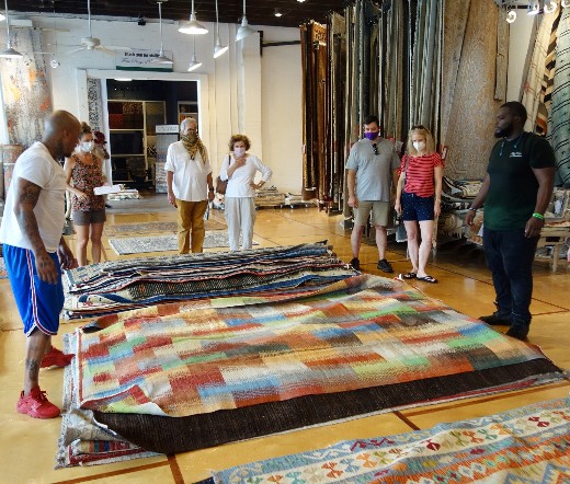 picture of rug shoppers looking at rug